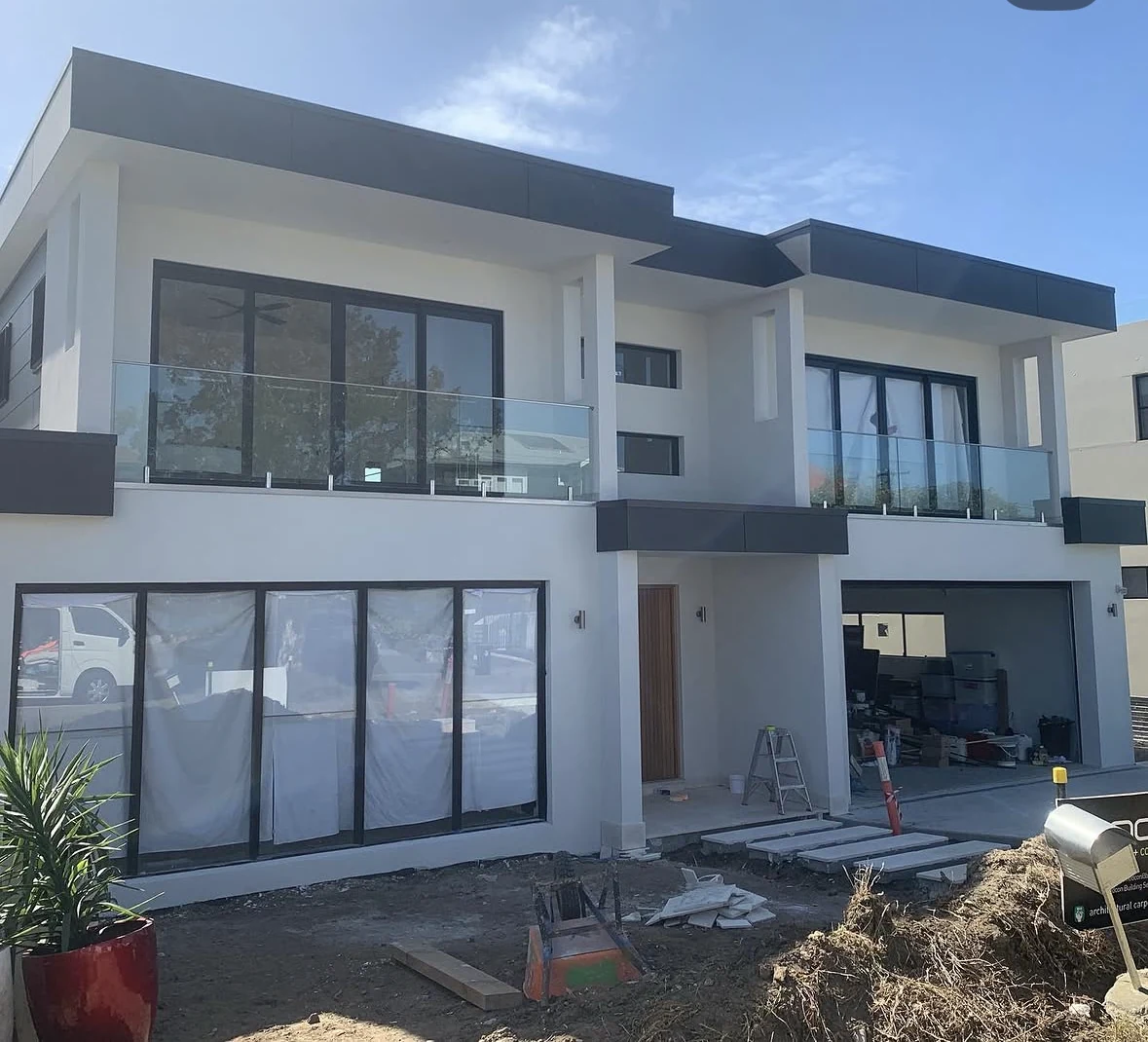 Contemporary Dee Why home with a fresh exterior finish
